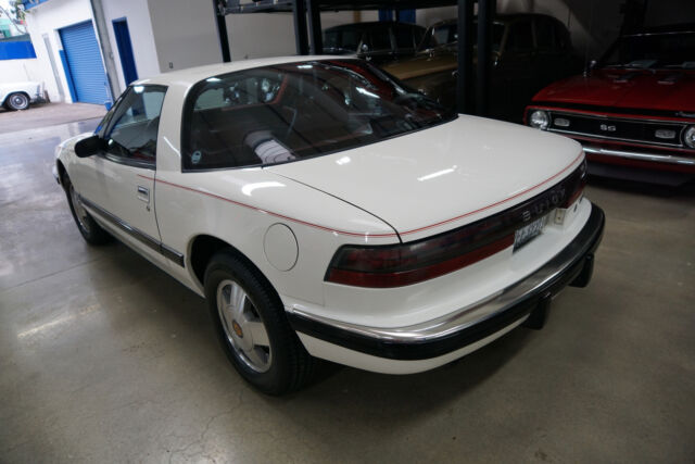 1989 White Buick Reatta Coupe