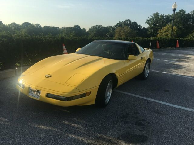 1992 Yellow Chevrolet Corvette Coupe