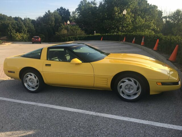 1992 Yellow Chevrolet Corvette Coupe