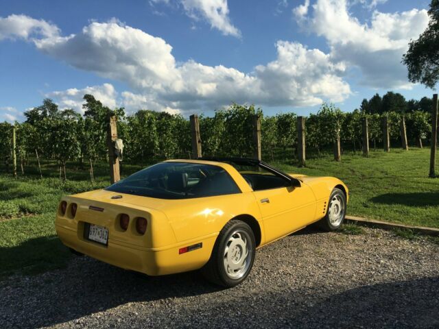 1992 Yellow Chevrolet Corvette Coupe