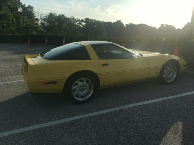 1992 Yellow Chevrolet Corvette Coupe