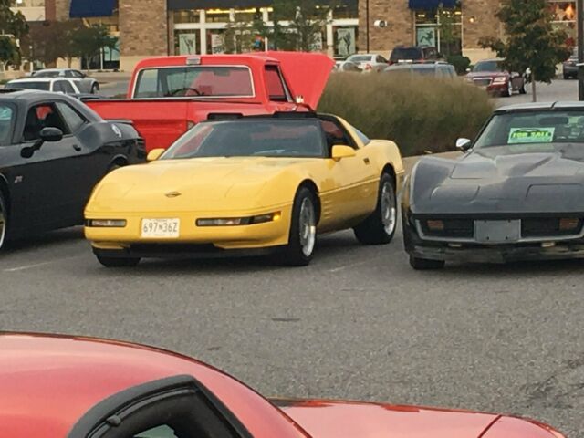 1992 Yellow Chevrolet Corvette Coupe