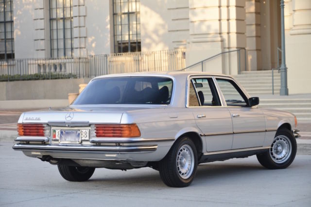 1980 SILVER Mercedes-Benz S-Class Sedan