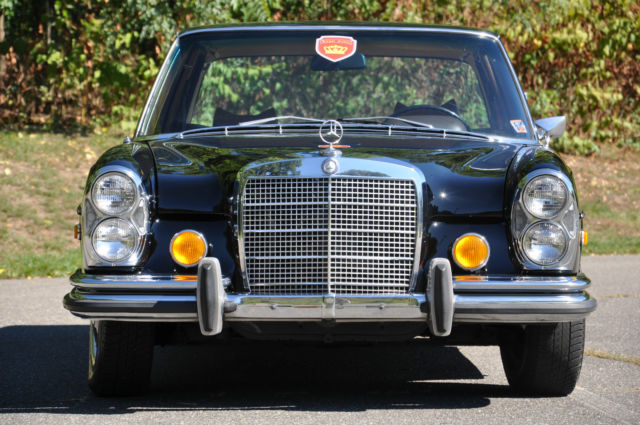 1971 Black Mercedes-Benz 200-Series Sedan