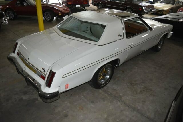1975 White Oldsmobile Cutlass Coupe