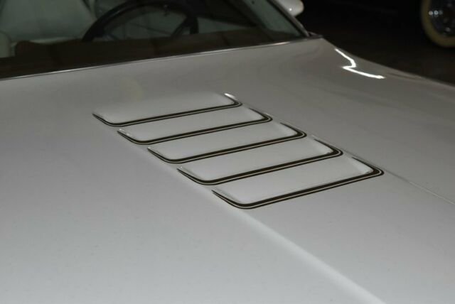 1975 White Oldsmobile Cutlass Coupe