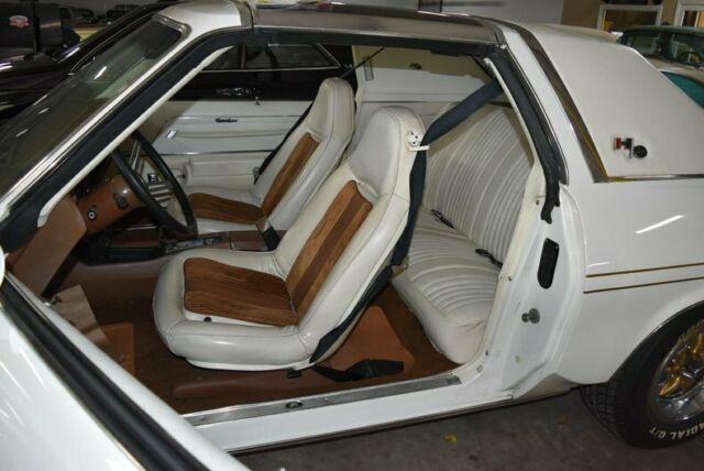 1975 White Oldsmobile Cutlass Coupe