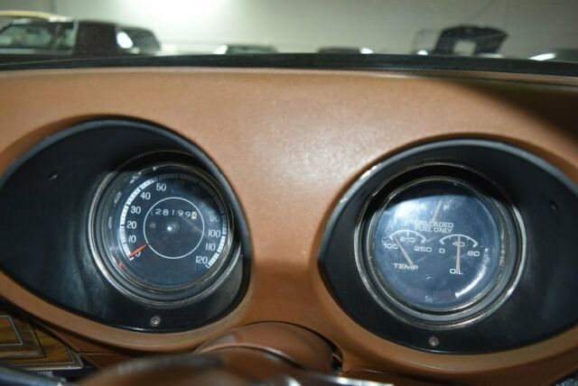 1975 White Oldsmobile Cutlass Coupe