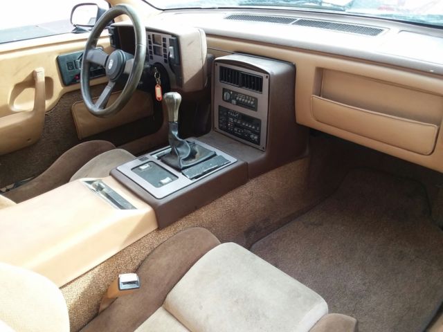1985 White Pontiac Fiero Coupe