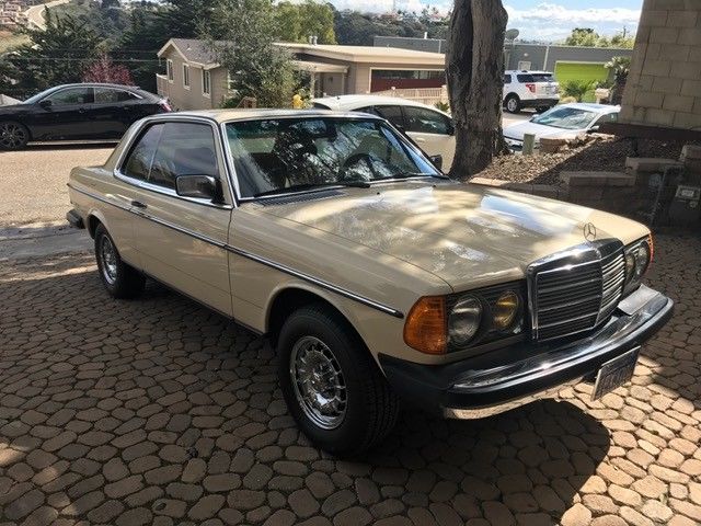 1982 Mercedes-Benz 300-Series