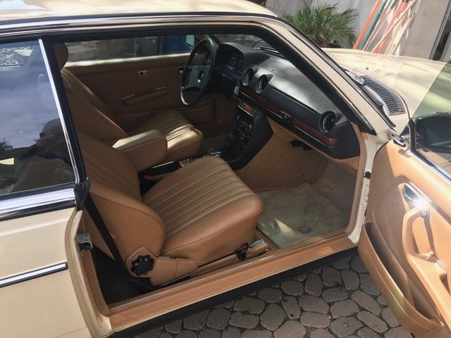 1982 Mercedes-Benz 300-Series