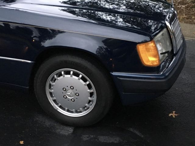 1991 Dark Blue Mercedes-Benz 300-Series Coupe
