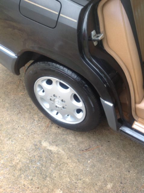 1993 Black Mercedes-Benz 300-Series Sedan