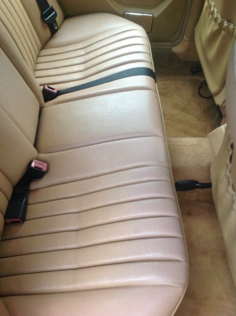 1993 Black Mercedes-Benz 300-Series Sedan