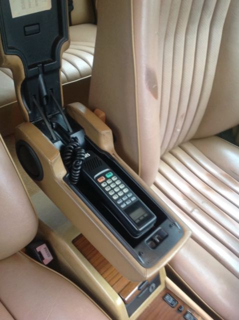 1993 Black Mercedes-Benz 300-Series Sedan