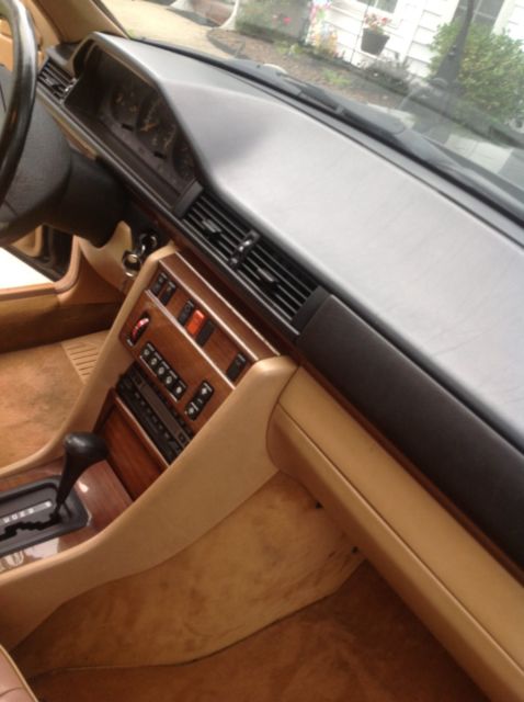 1993 Black Mercedes-Benz 300-Series Sedan