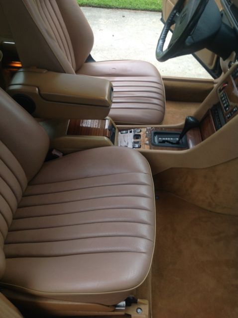 1993 Black Mercedes-Benz 300-Series Sedan