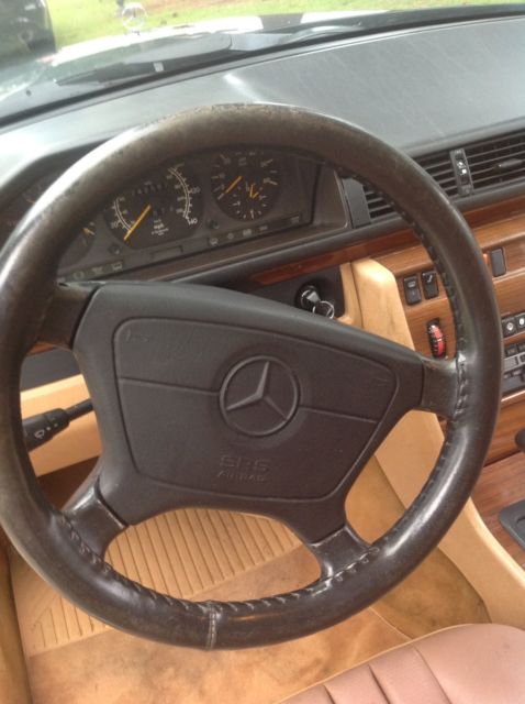 1993 Black Mercedes-Benz 300-Series Sedan