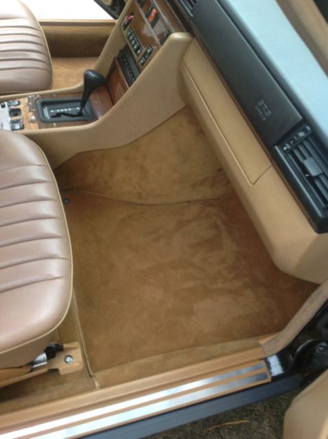 1993 Black Mercedes-Benz 300-Series Sedan