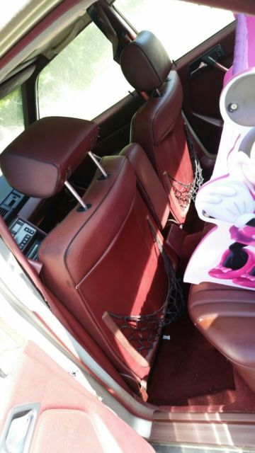 1989 Gold Mercedes-Benz 300-Series Sedan