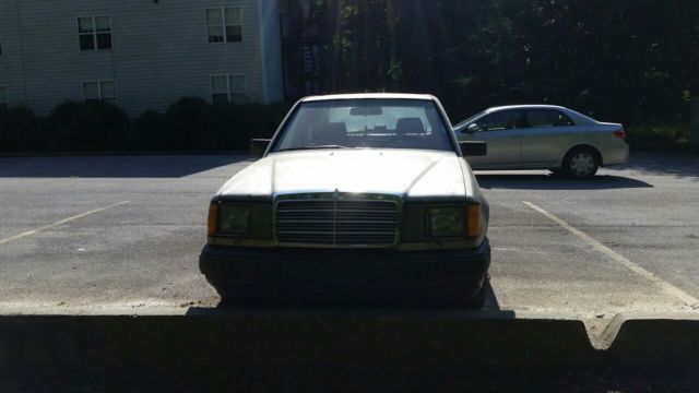 1989 Gold Mercedes-Benz 300-Series Sedan