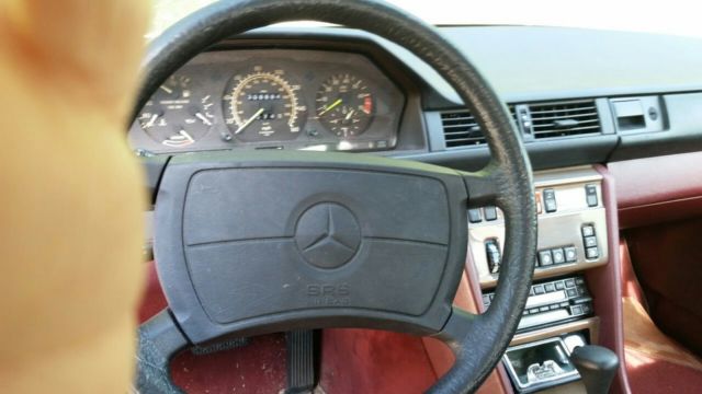 1989 Gold Mercedes-Benz 300-Series Sedan