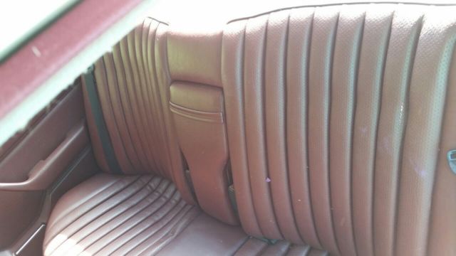 1989 Gold Mercedes-Benz 300-Series Sedan