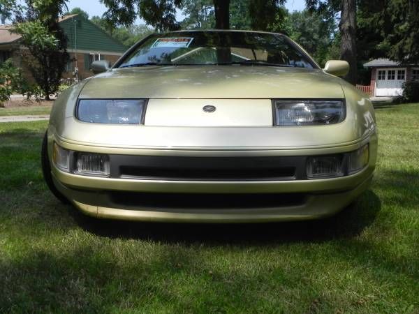 1990 Gold Nissan 300ZX Coupe