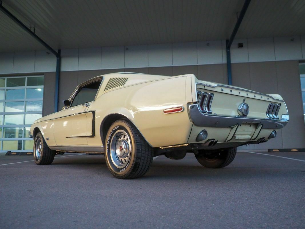 1968 Yellow Ford Mustang --