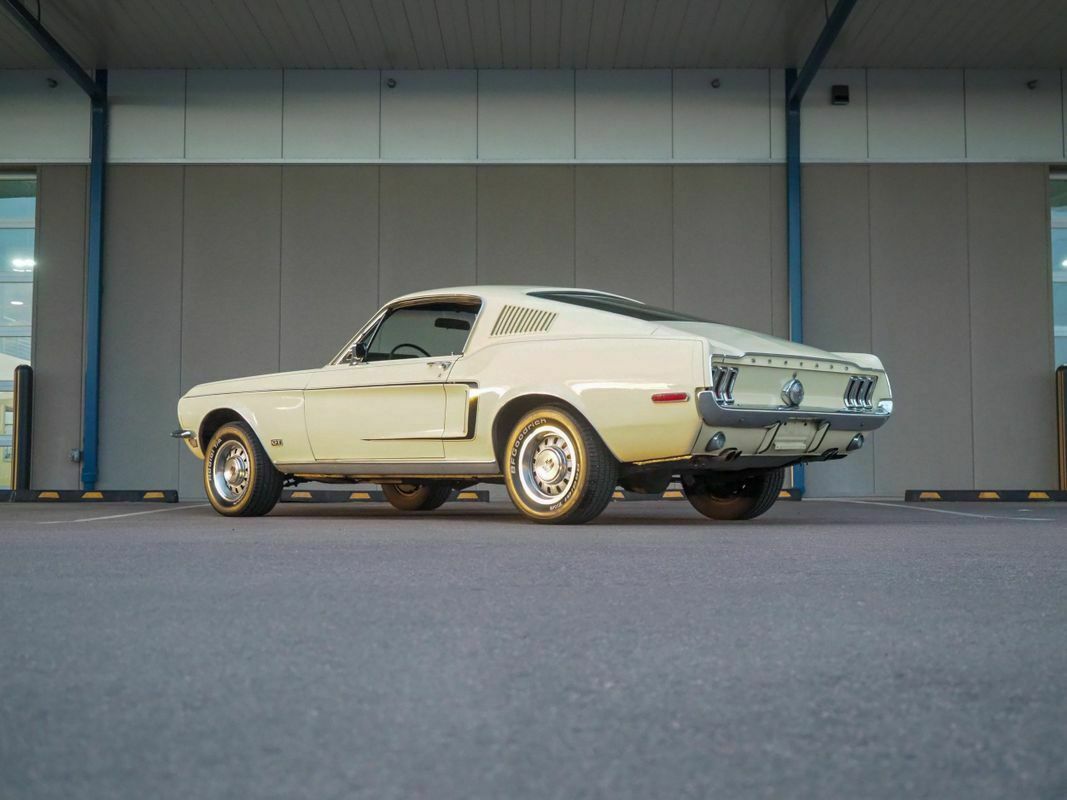 1968 Yellow Ford Mustang --