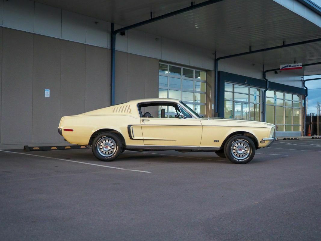 1968 Yellow Ford Mustang --