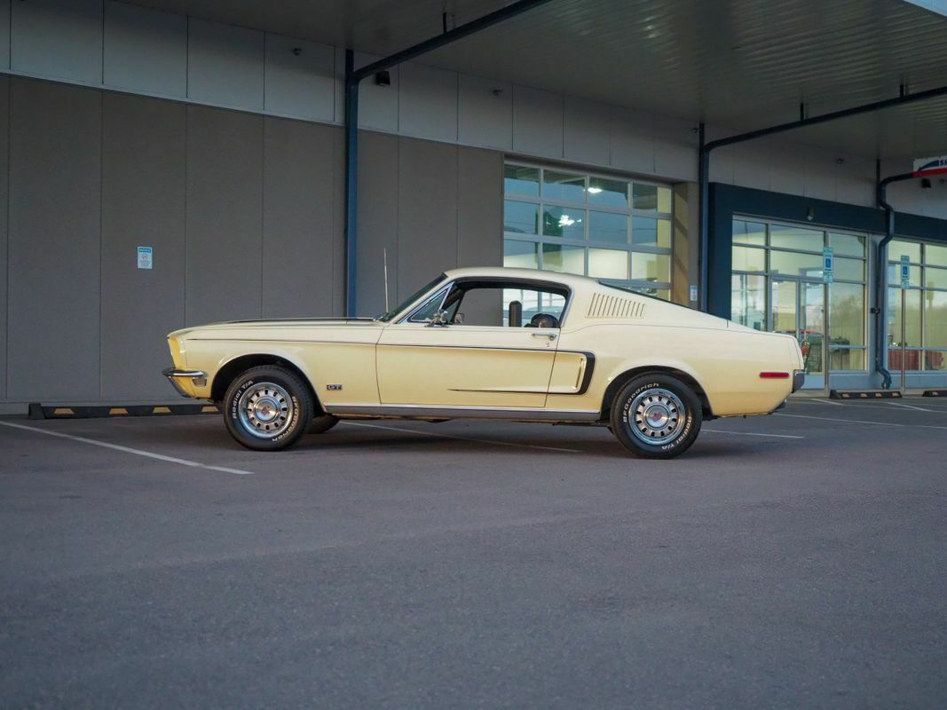 1968 Yellow Ford Mustang --