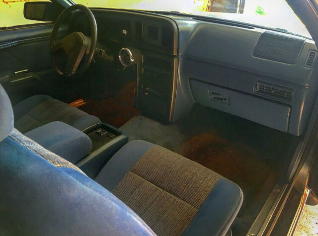1986 Blue Ford Thunderbird Coupe