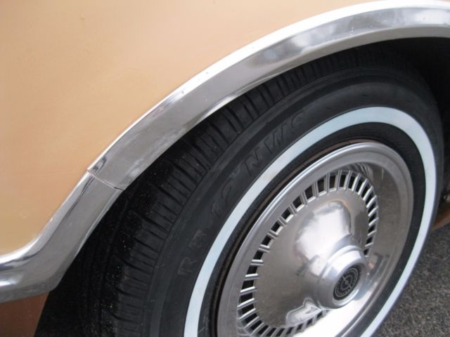 1979 Yellow Ford Thunderbird Coupe