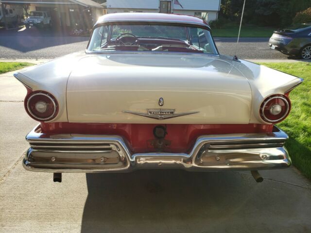 1957 Ford Fairlane Sedan