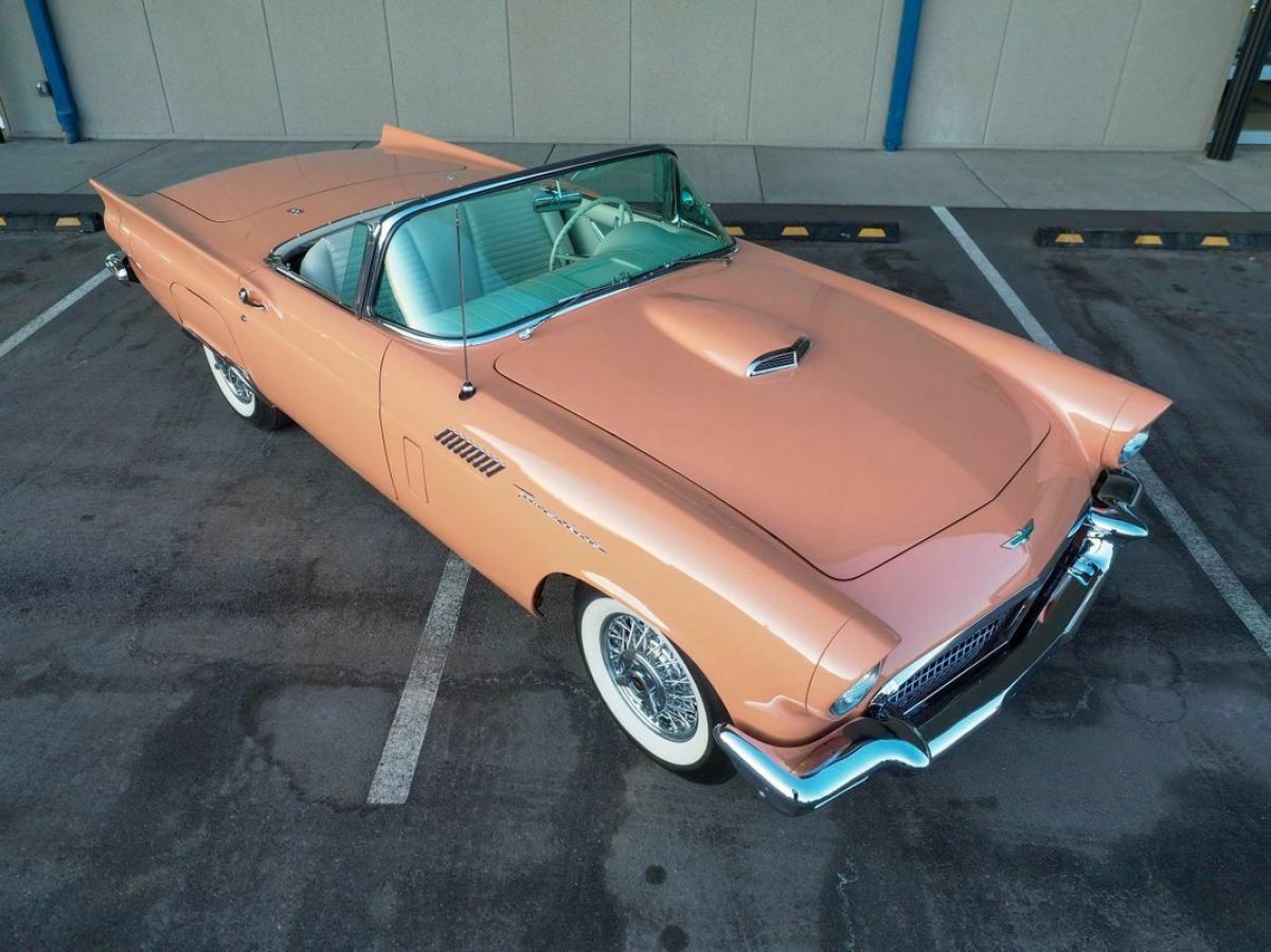 1957 -- Ford Thunderbird --