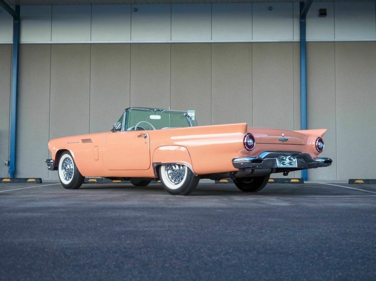 1957 -- Ford Thunderbird --