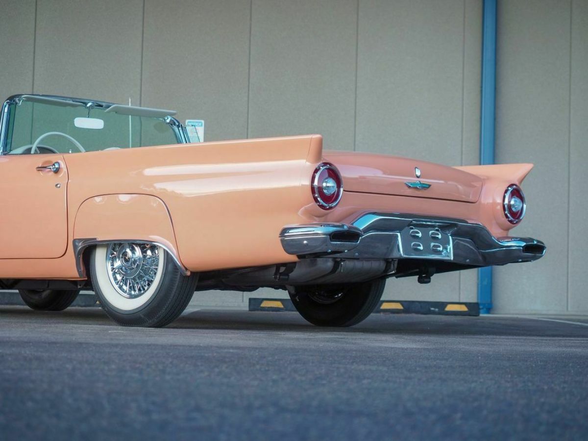 1957 -- Ford Thunderbird --