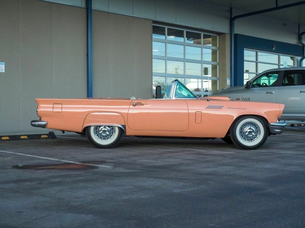 1957 -- Ford Thunderbird --