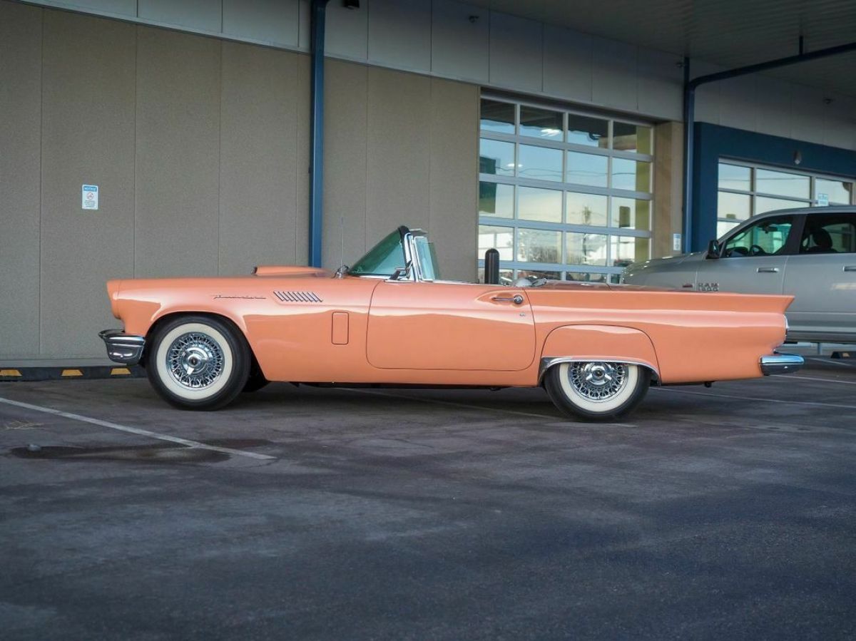 1957 -- Ford Thunderbird --