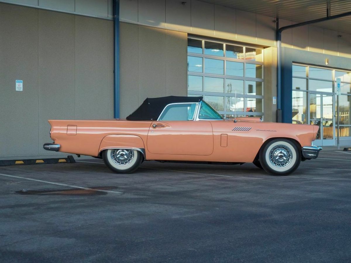 1957 -- Ford Thunderbird --