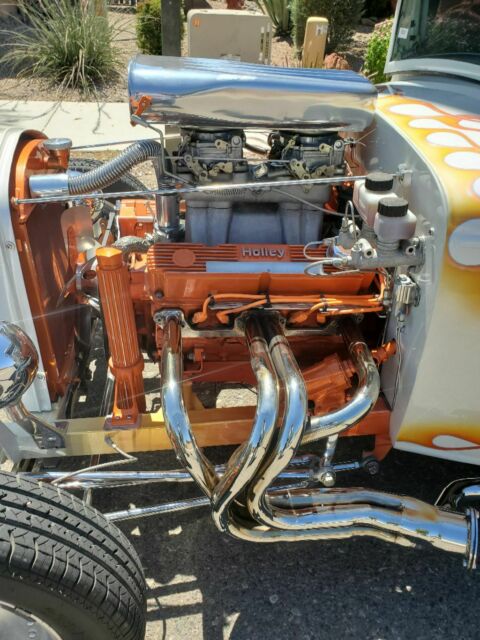 1932 White Ford 32 coupe Coupe