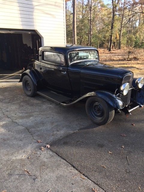 1932 black Ford 3 window coupe