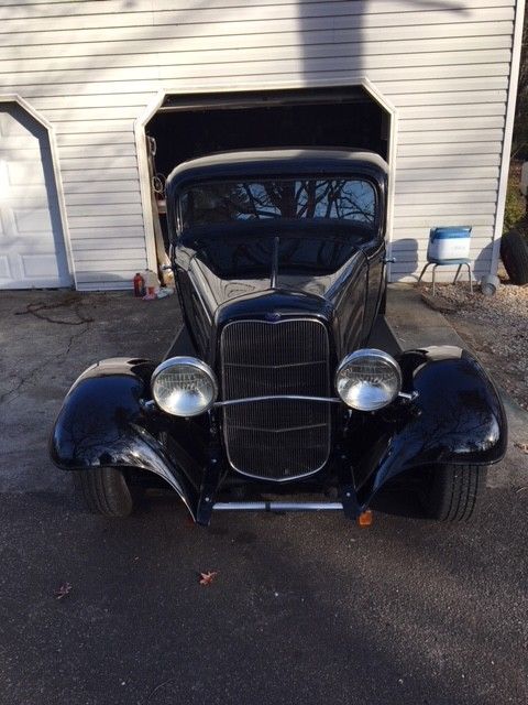 1932 black Ford 3 window coupe