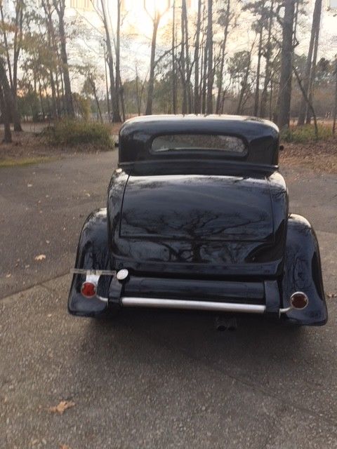1932 black Ford 3 window coupe