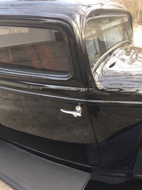 1932 black Ford 3 window coupe