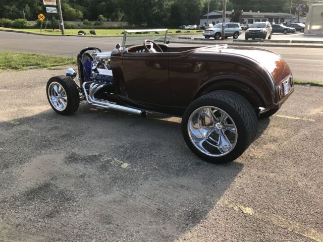 1932 Brown Matalic Ford Highboy Roadster bbc 454 Glass body with glass hard top