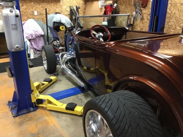 1932 Brown Matalic Ford Highboy Roadster bbc 454 Glass body with glass hard top