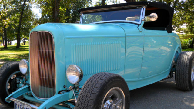 1932 seafoam green Ford Roadster roadster