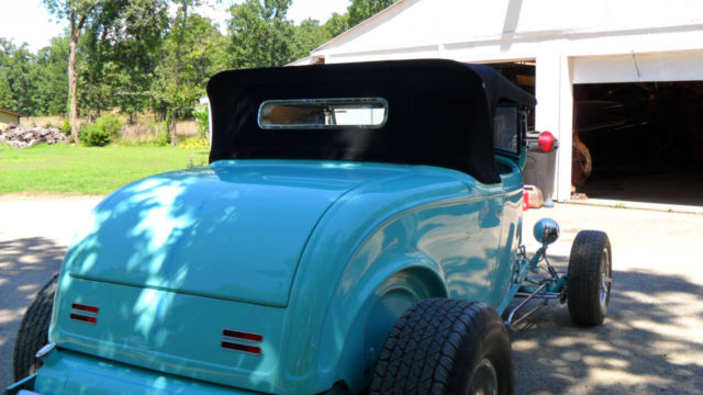 1932 seafoam green Ford Roadster roadster